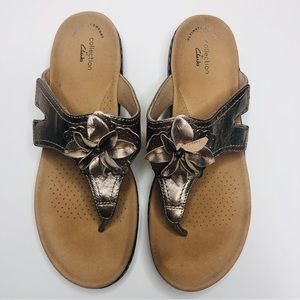 Clarks Collection Ultimate Comfort Thong Metallic Floral Sandal Size 9